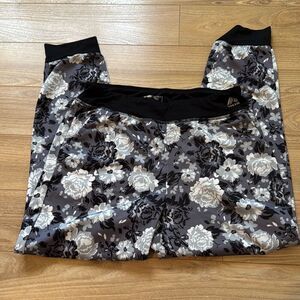 RBX Athletic Leggings Black and White Florals Size Medium